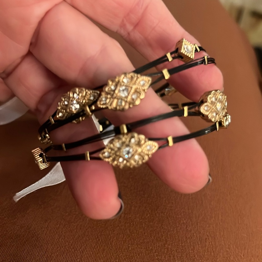 Beaut  Black and Goldd Bling Bangle - Picture 1 of 4